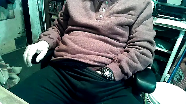 Snapshot of georgew62 chatting on February 21, 8:55 pm georgew62 online show from February 21, 8:55 pm