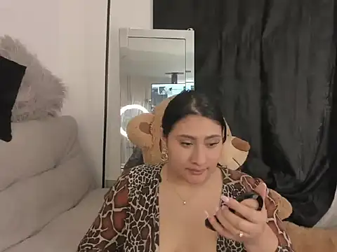 Elyross1  online show from October 22, 11:36 pm