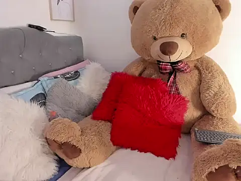 Elyross1  online show from November 3, 9:40 pm