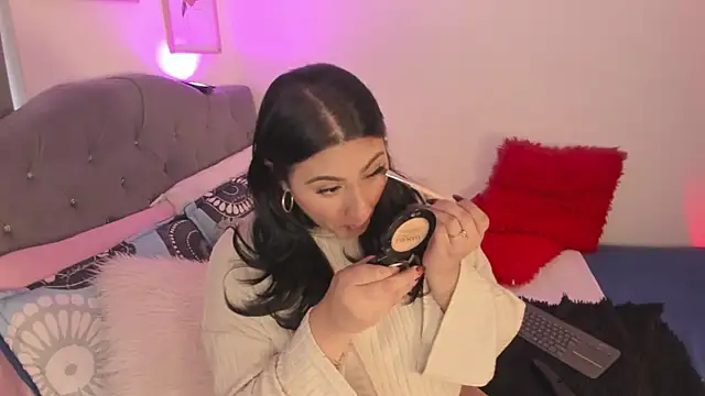 Elyross1  online show from November 19, 10:10 pm