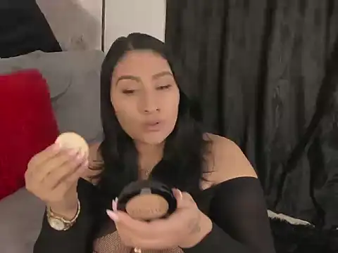 Elyross1  online show from October 4, 11:39 pm