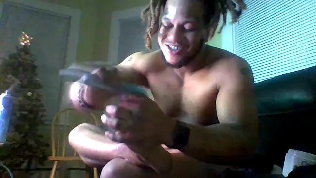 Snapshot of Sexdemonfrfr chatting on November 8, 10:41 am Sexdemonfrfr online show from November 8, 10:41 am