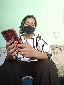 Snapshot of the_saavi chatting on June 10, 2:35 am the saavi online show from June 10, 2:35 am