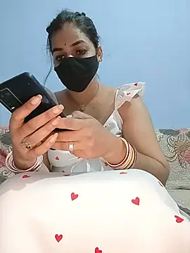 Snapshot of the_saavi chatting on July 4, 5:17 pm the saavi online show from July 4, 5:17 pm