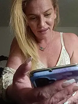 Goldenndoll online show from May 31, 9:48 pm