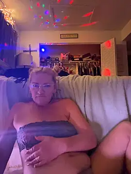 Snapshot of Goldenndoll chatting on September 13, 5:51 am Goldenndoll online show from September 13, 5:51 am