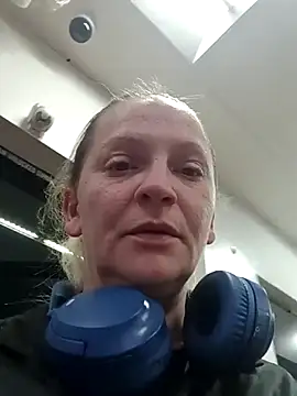 Goldenndoll online show from November 27, 6:58 am