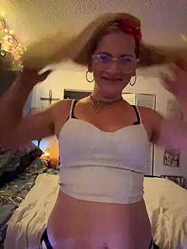 Snapshot of Goldenndoll chatting on September 17, 7:38 pm Goldenndoll online show from September 17, 7:38 pm