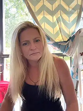 Snapshot of Goldenndoll chatting on October 5, 5:03 pm Goldenndoll online show from October 5, 5:03 pm