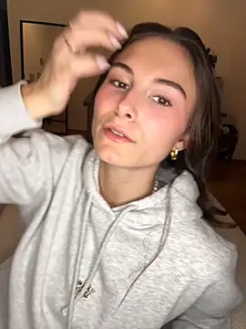 SophiiaStarr online show from October 18, 4:31 pm