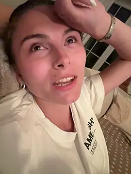 Snapshot of SophiiaStarr chatting on June 7, 8:14 pm SophiiaStarr online show from June 7, 8:14 pm