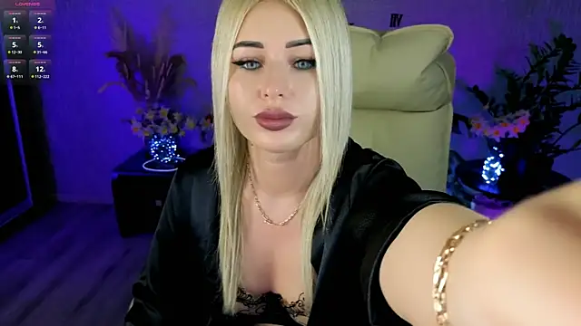 NikkiiStill online show from May 5, 2:58 am