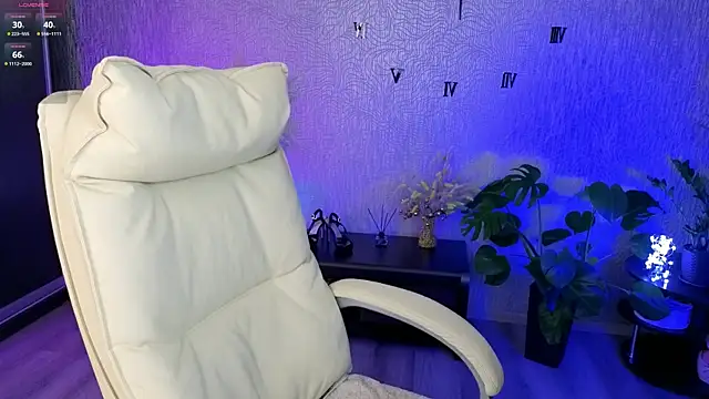Snapshot of NikkiiStill chatting on June 15, 1:06 am NikkiiStill online show from June 15, 1:06 am