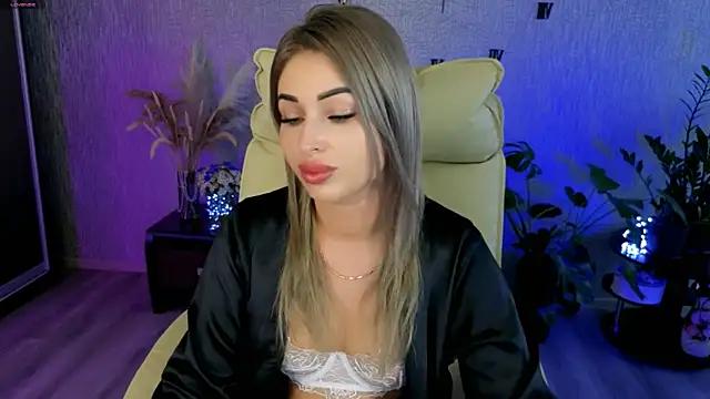 Snapshot of NikkiiStill chatting on June 25, 7:35 am NikkiiStill online show from June 25, 7:35 am