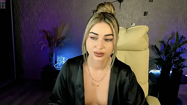 NikkiiStill online show from March 2, 3:18 am