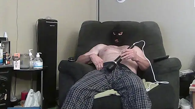 Snapshot of bigman1947 chatting on November 26, 1:27 am bigman1947 online show from November 26, 1:27 am