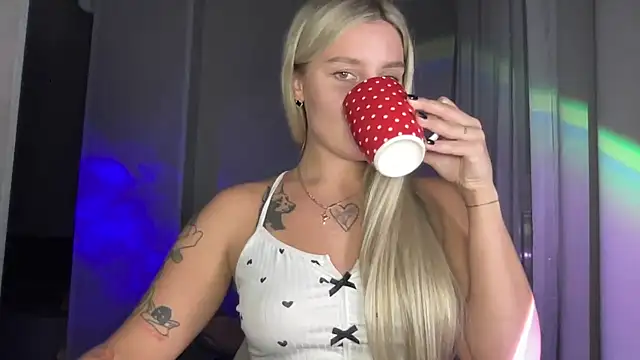 Snapshot of Sasha_yourdream chatting on September 14, 7:36 pm Sasha yourdream online show from September 14, 7:36 pm