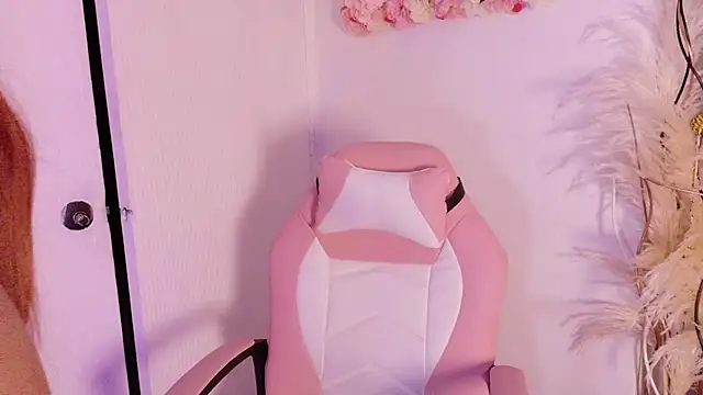 LaraGiil online show from December 18, 8:34 pm