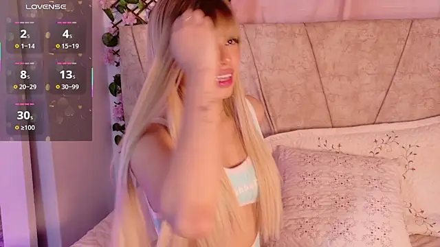 LaraGiil online show from December 4, 8:19 pm