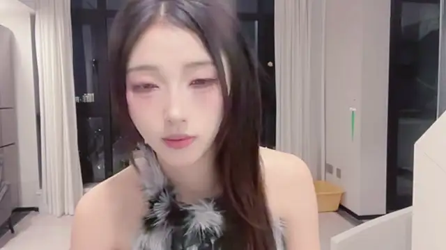 Snapshot of ZhaoZhao-ZM chatting on November 1, 11:59 am ZhaoZhao-ZM online show from November 1, 11:59 am