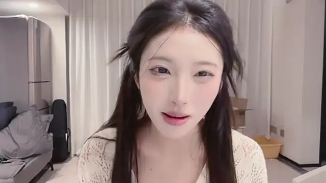 Snapshot of ZhaoZhao-ZM chatting on October 15, 1:30 pm ZhaoZhao-ZM online show from October 15, 1:30 pm