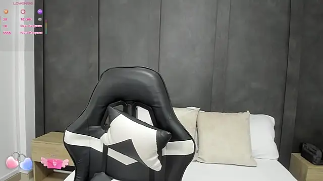 Snapshot of alanapark07 chatting on October 29, 12:59 pm alanapark07 online show from October 29, 12:59 pm