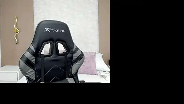 Snapshot of alanapark07 chatting on September 16, 12:17 pm alanapark07 online show from September 16, 12:17 pm