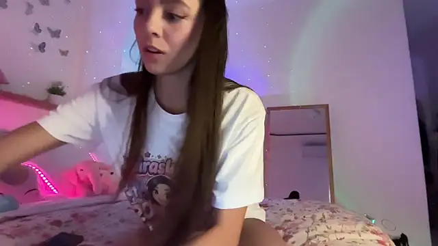 Snapshot of keirasworld chatting on June 3, 12:11 am keirasworld online show from June 3, 12:11 am