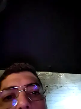 Snapshot of DanteWinter chatting on November 4, 2:37 am DanteWinter online show from November 4, 2:37 am