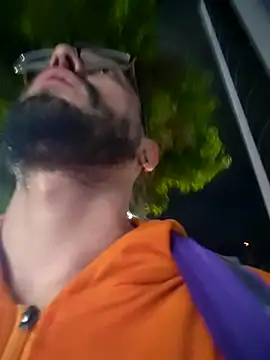 Snapshot of DanteWinter chatting on October 21, 2:33 am DanteWinter online show from October 21, 2:33 am