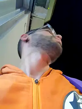 Snapshot of DanteWinter chatting on October 28, 2:45 am DanteWinter online show from October 28, 2:45 am