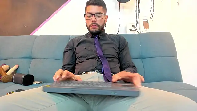 Snapshot of DanteWinter chatting on October 23, 5:50 am DanteWinter online show from October 23, 5:50 am