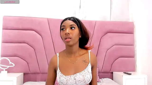 Snapshot of MarianRosse chatting on October 23, 7:23 pm MarianRosse online show from October 23, 7:23 pm