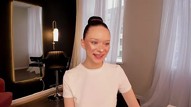 Snapshot of daily_glam chatting on October 14, 12:17 pm daily glam online show from October 14, 12:17 pm