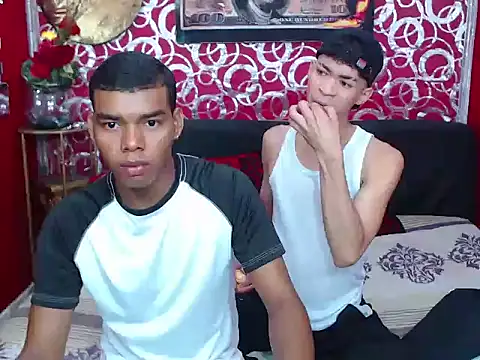 Snapshot of TWOBOYSPEINHOT chatting on September 26, 12:28 am TWOBOYSPEINHOT online show from September 26, 12:28 am