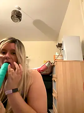 Snapshot of marialuna88 chatting on September 22, 8:48 pm marialuna88 online show from September 22, 8:48 pm