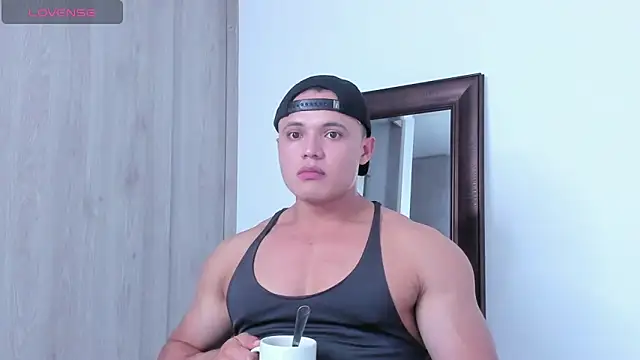 Snapshot of KingLevi01 chatting on October 4, 10:44 pm KingLevi01 online show from October 4, 10:44 pm