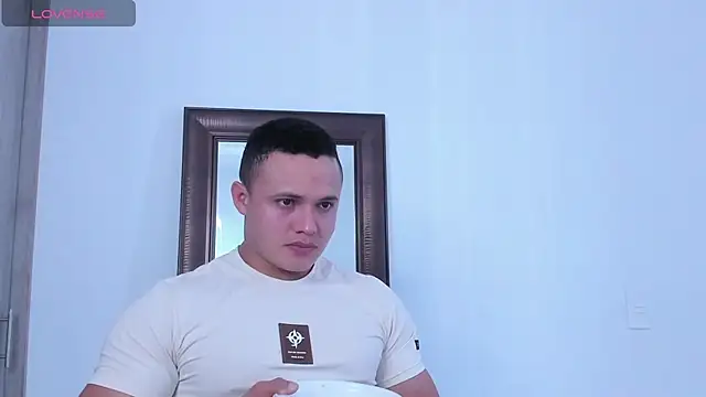Snapshot of KingLevi01 chatting on October 7, 8:43 pm KingLevi01 online show from October 7, 8:43 pm