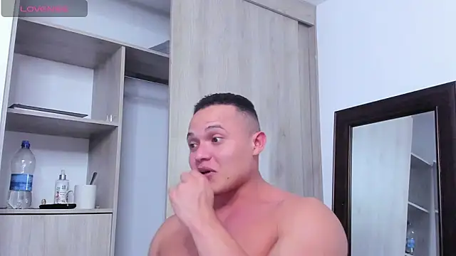 Snapshot of KingLevi01 chatting on November 30, 11:49 pm KingLevi01 online show from November 30, 11:49 pm