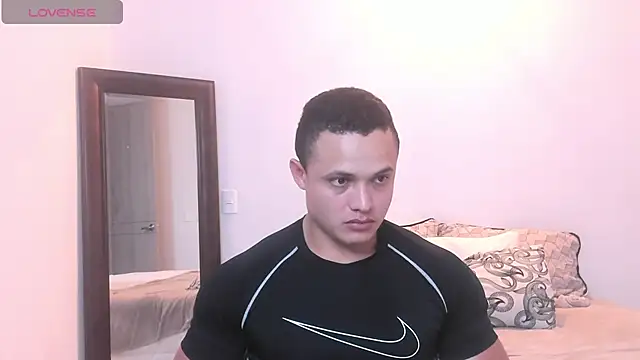 Snapshot of KingLevi01 chatting on September 23, 12:06 am KingLevi01 online show from September 23, 12:06 am