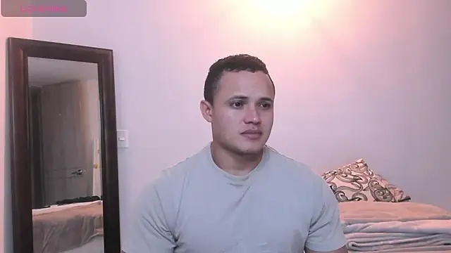 Snapshot of KingLevi01 chatting on September 21, 2:39 am KingLevi01 online show from September 21, 2:39 am