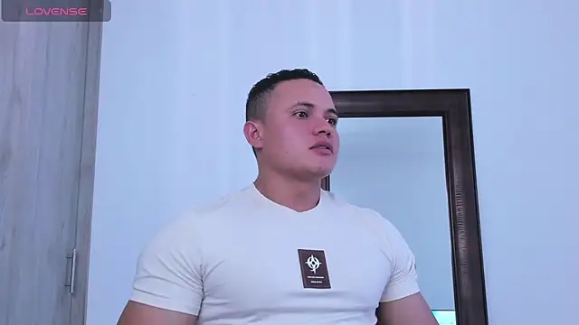 Snapshot of KingLevi01 chatting on October 2, 9:18 pm KingLevi01 online show from October 2, 9:18 pm