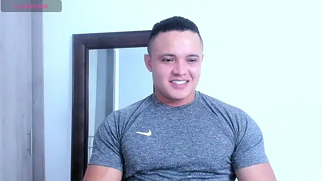 Snapshot of KingLevi01 chatting on September 25, 11:11 pm KingLevi01 online show from September 25, 11:11 pm