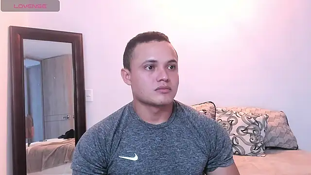 Snapshot of KingLevi01 chatting on September 15, 7:58 pm KingLevi01 online show from September 15, 7:58 pm