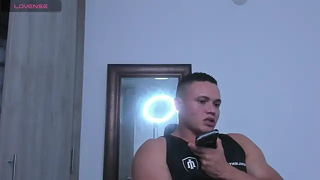 Snapshot of KingLevi01 chatting on October 15, 10:18 pm KingLevi01 online show from October 15, 10:18 pm