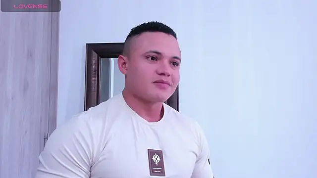 Snapshot of KingLevi01 chatting on October 12, 6:53 pm KingLevi01 online show from October 12, 6:53 pm