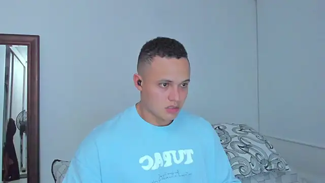 KingLevi01 online show from May 16, 11:37 pm