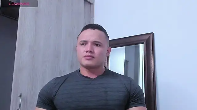 Snapshot of KingLevi01 chatting on October 25, 10:32 pm KingLevi01 online show from October 25, 10:32 pm