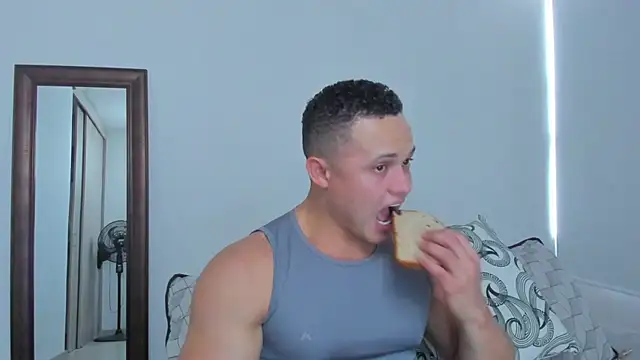 KingLevi01 online show from April 5, 9:43 pm