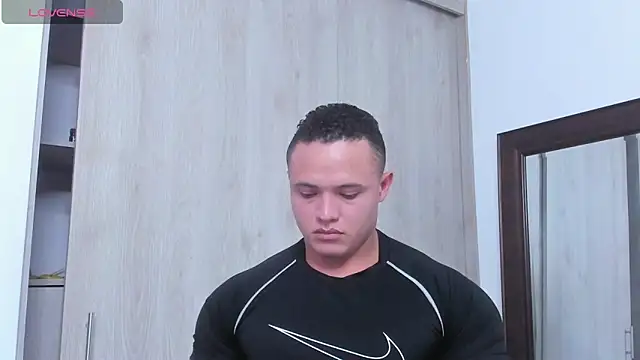 Snapshot of KingLevi01 chatting on October 31, 11:00 pm KingLevi01 online show from October 31, 11:00 pm